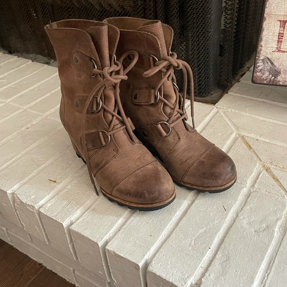 Women’s Joan of Arctic brown Boots - Picture 2 of 2